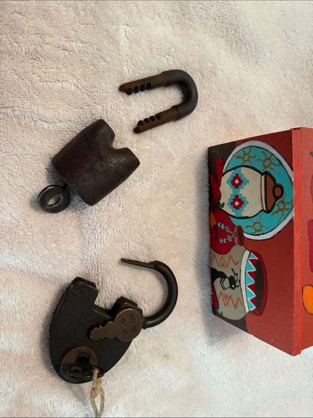 Decorative Black Iron Padlock and Vintage-Style Keys Set